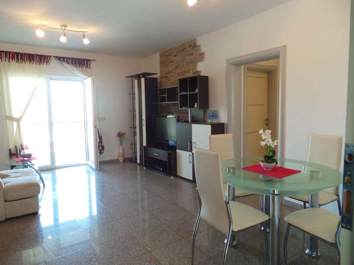 Holiday Home In Malinska/Insel Krk 13031 المظهر الخارجي الصورة