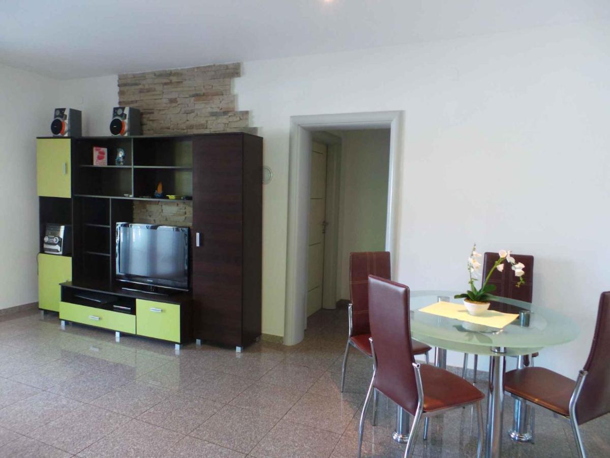 Holiday Home In Malinska/Insel Krk 13031 المظهر الخارجي الصورة
