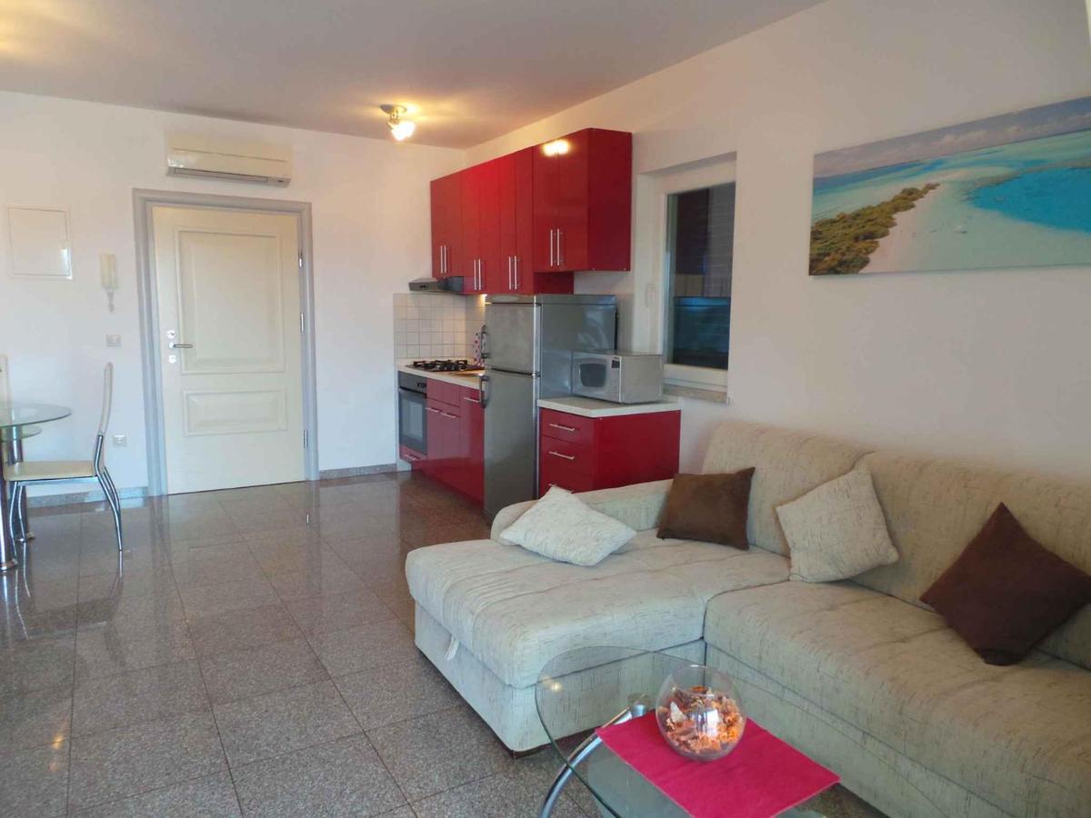Holiday Home In Malinska/Insel Krk 13031 المظهر الخارجي الصورة