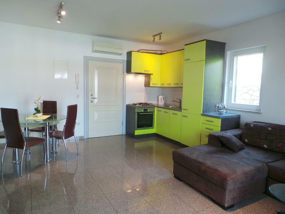 Holiday Home In Malinska/Insel Krk 13031 المظهر الخارجي الصورة